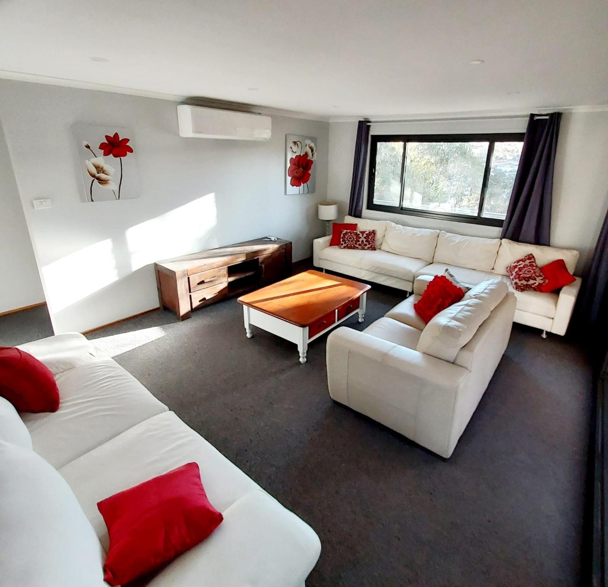 Huge Home, 9 Bed, 6 Bath, Sleeps 22, Central Location, Walk To Shops Jindabyne Luaran gambar