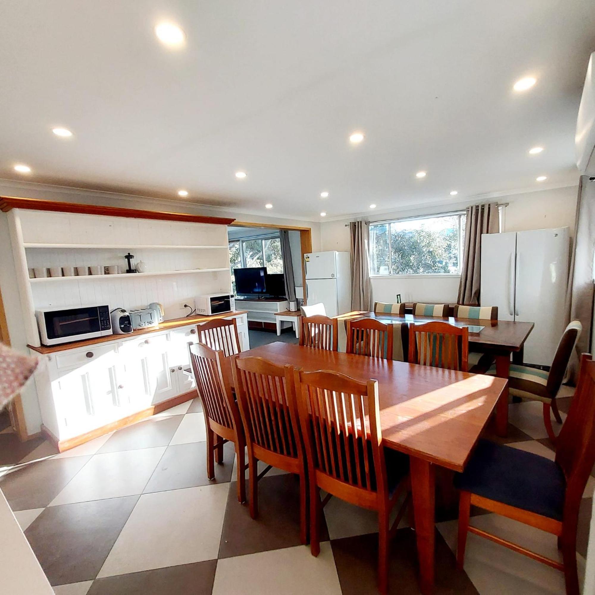 Huge Home, 9 Bed, 6 Bath, Sleeps 22, Central Location, Walk To Shops Jindabyne Luaran gambar